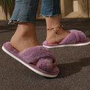 Pantufas femininas leves, macias , com salto baixo e forro de pele sintética, antiderrapantes.