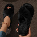 Pantufas femininas leves, macias , com salto baixo e forro de pele sintética, antiderrapantes.