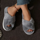 Pantufas femininas leves, macias , com salto baixo e forro de pele sintética, antiderrapantes.