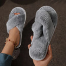 Pantufas femininas leves, macias , com salto baixo e forro de pele sintética, antiderrapantes.