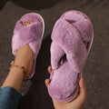 Pantufas femininas leves, macias , com salto baixo e forro de pele sintética, antiderrapantes.